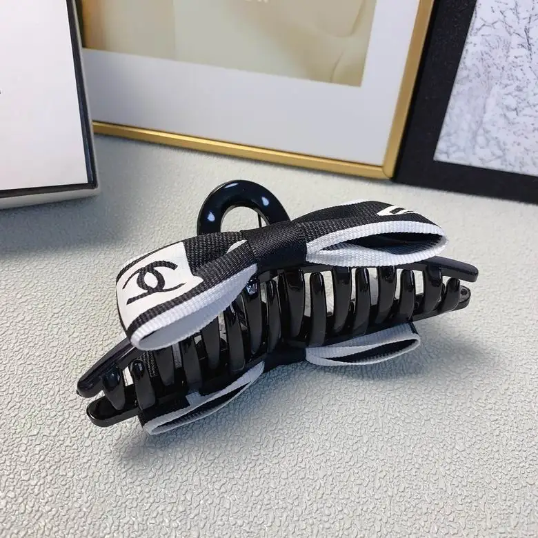 Chanel Hair Grab Clip  (5)